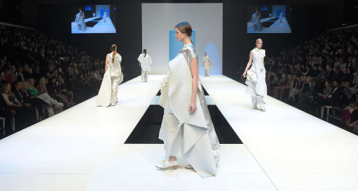 Postgraduate art students study in the UK. Requirements for the collection of clothing design works of the Royal Academy of Arts Postgraduate art students study in the UK. Requirements for the collection of clothing design works of the Royal Academy of Arts