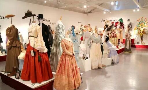 Fashion Design Major of British Art Students Fashion Design Major of British Art Students