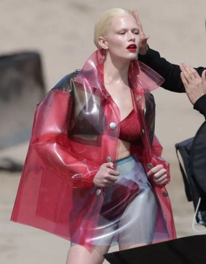  Collection of overseas works of costume design art