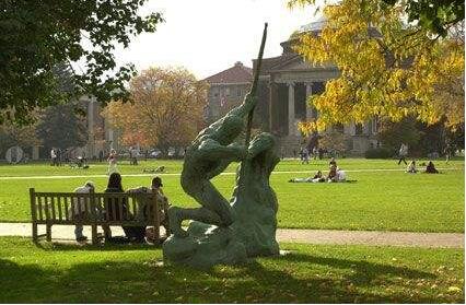 Does Syracuse University rank well? Does Syracuse University rank well?