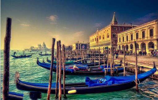 Professional setup of Venice Academy of Fine Arts in Italy Professional setup of Venice Academy of Fine Arts in Italy