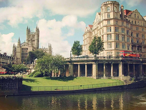 How about graduate students applying for studying abroad at Leeds University How about graduate students applying for studying abroad at Leeds University