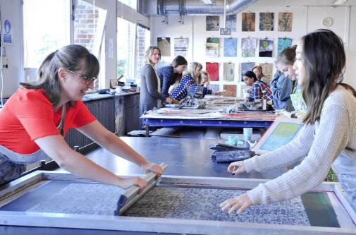 Textile Design and Printing of UK University of Creative Arts Textile Design and Printing of UK University of Creative Arts