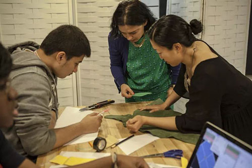 Professor of Fashion Design of Parsons Design College Professor of Fashion Design of Parsons Design College