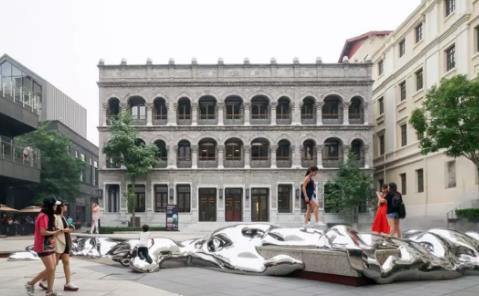 What is the difference between public art and pure art What is the difference between public art and pure art