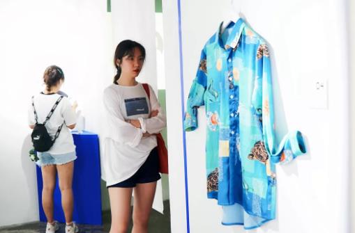 Students majoring in natural light plane Students majoring in natural light plane