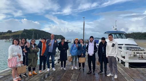 Auckland, the largest city in New Zealand Auckland, the largest city in New Zealand