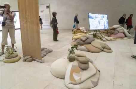 Creative media of overseas works Creative media of overseas works