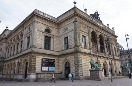 How about studying at the Royal Danish Academy of Visual Arts? How about studying at the Royal Danish Academy of Visual Arts?