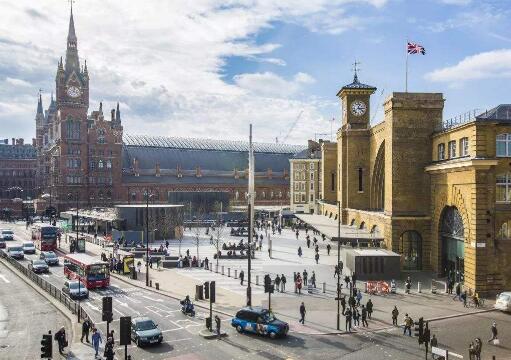 London University of the Arts has convenient transportation London University of the Arts has convenient transportation