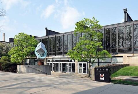 How does the School of Design at Illinois Institute of Technology How does the School of Design at Illinois Institute of Technology