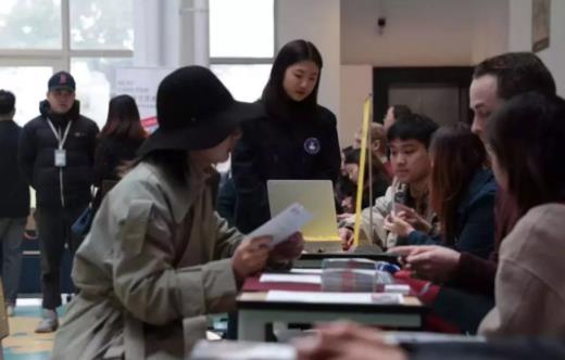 Natural light teaching team Natural light teaching team