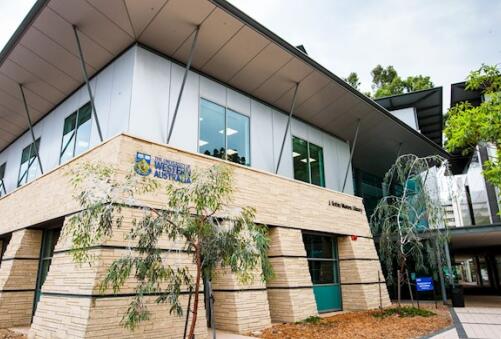 Is the University of Western Australia worth visiting? Is it safe? Is the University of Western Australia worth visiting? Is it safe?