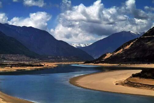 The Yarlung Zangbo River The Yarlung Zangbo River