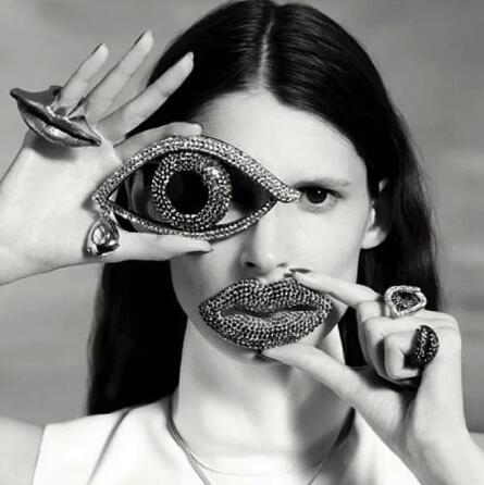 Appreciation of famous jewelry designers' works Appreciation of famous jewelry designers' works