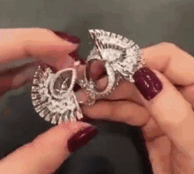 Pictures of works of world famous jewelry designers Pictures of works of world famous jewelry designers