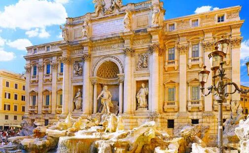 Italy: the birthplace of fashion designers Italy: the birthplace of fashion designers