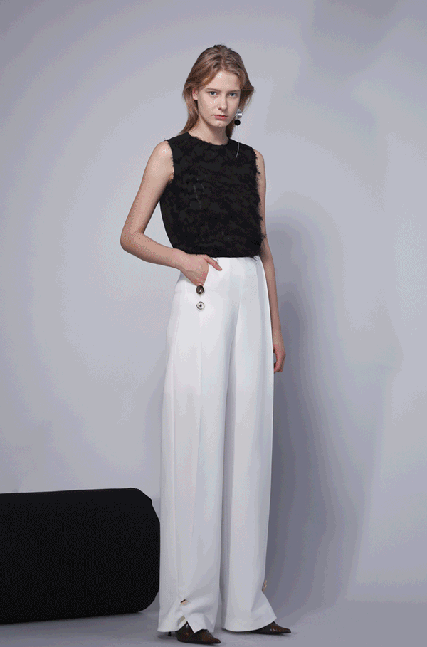 The post-90s new fashion designer The post-90s new fashion designer