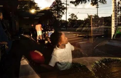 Appreciation and Comments on Photographic Figures Appreciation and Comments on Photographic Figures