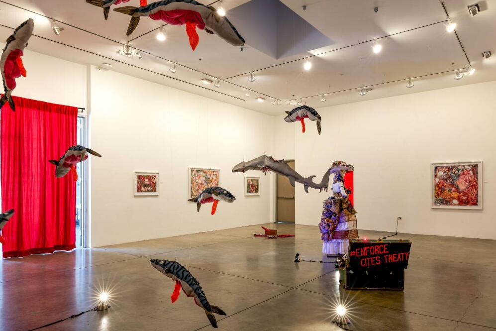 The theme of the collection of art study abroad: illegal trafficking in endangered species The theme of the collection of art study abroad: illegal trafficking in endangered species