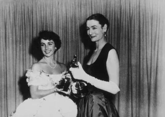 Dorothy Jeakins (right) at the award ceremony Dorothy Jeakins (right) at the award ceremony